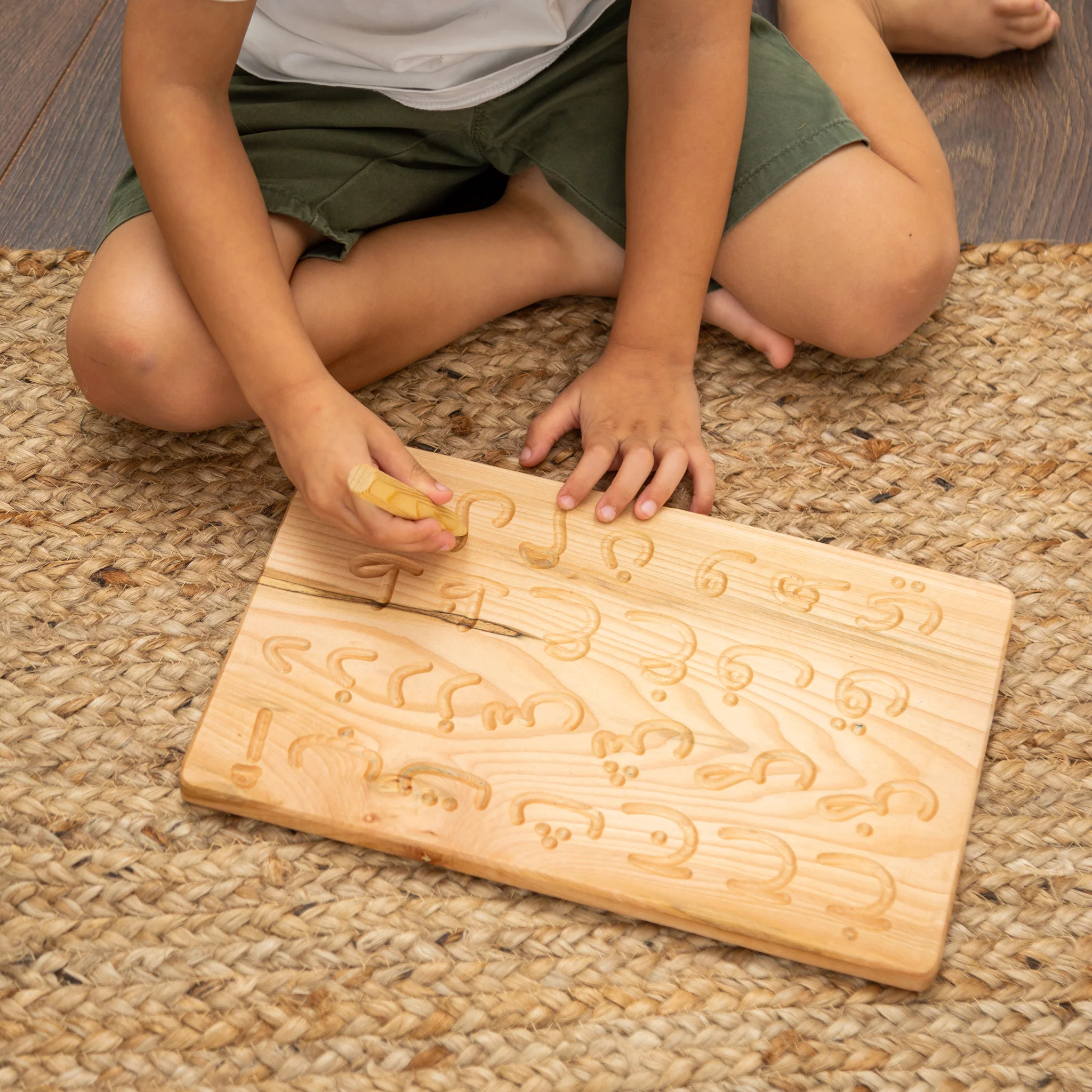 مخططات تتبع الأرقام والحروف العربية والفرنسية للأطفال